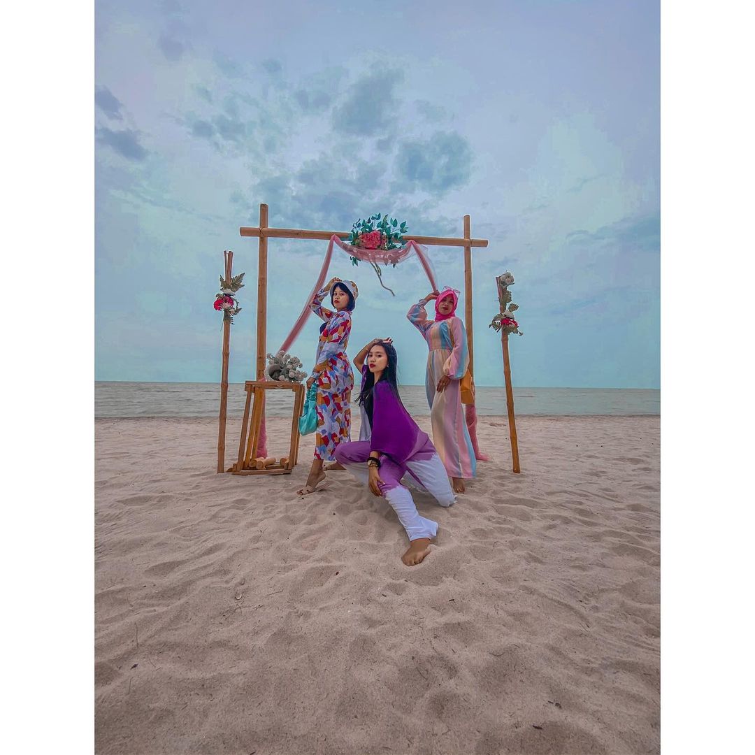 Daya Tarik Pantai Romantis Daya Tarik Pantai Romantis